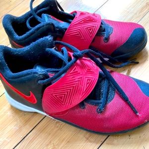 Kids 3Y Nike basketball sneakers